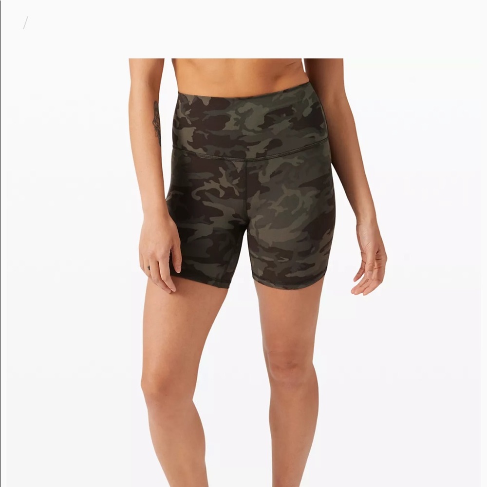 SOLD Align shorts 6inch